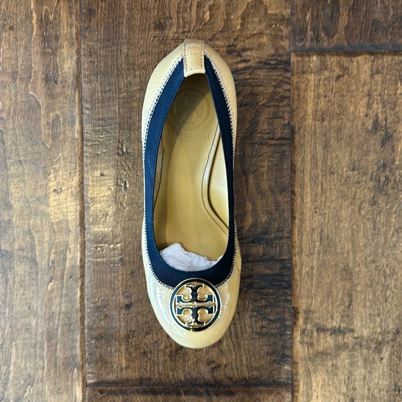 Tory Burch Caroline Wedge Size 6.5 - Picture 2 of 5
